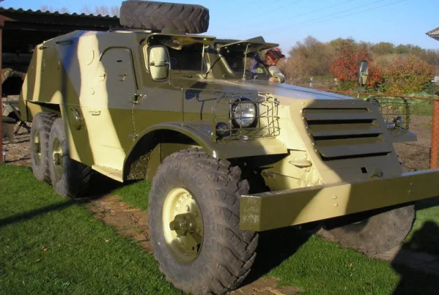 Schützenpanzerwagen BTR-152 — Fotos des Vorbilds 2