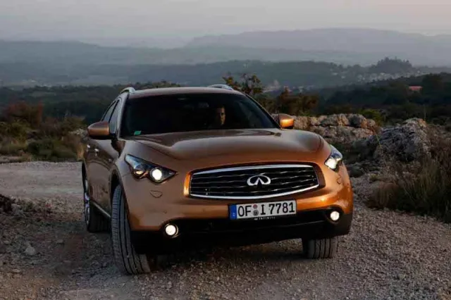 Infiniti FX — Foto dell’auto reale 9