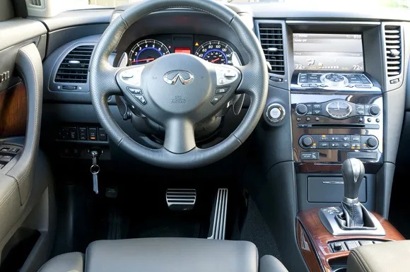 Infiniti FX — Foto dell’auto reale 5