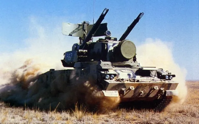 2S6 Tunguska — Foto dell’auto reale 5