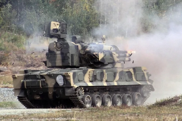 2S6 Tunguska — Foto dell’auto reale 6