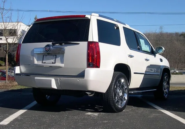 Cadillac Escalade 2007 — Foto dell’auto reale 4