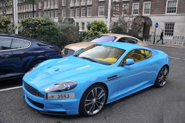 Aston Martin DB9 Vantage — Foto dell’auto reale 3