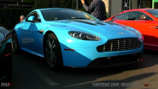 Aston Martin DB9 Vantage — Foto dell’auto reale 1