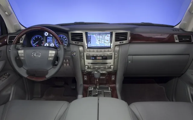 Lexus LX 570 2012 — Foto dell’auto reale 5