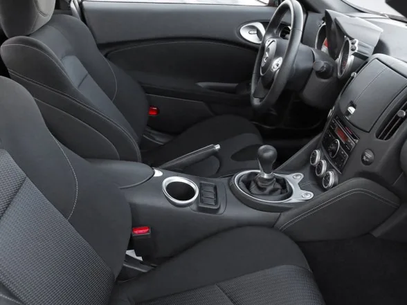 Nissan 370Z 2009 — Foto dell’auto reale 5