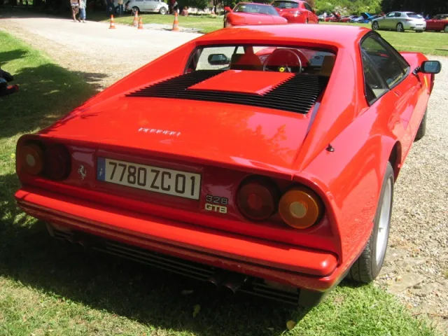 Ferrari 328 GTB — Foto dell’auto reale 4