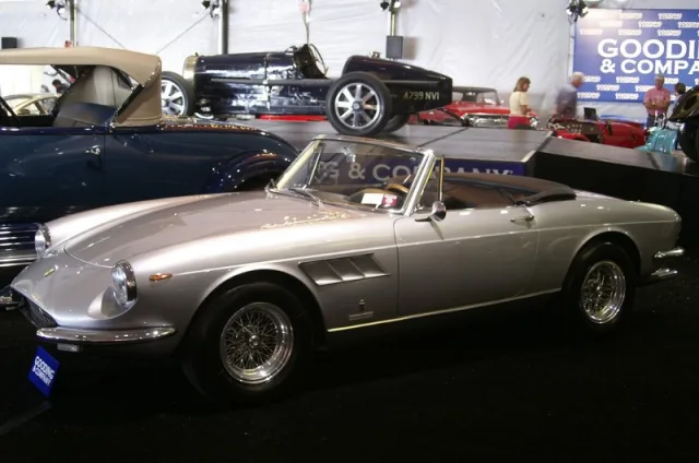 Ferrari 330 GTS — Fotos del vehículo real 3