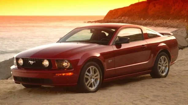 Ford Mustang GT 2005 (2004 Auto Show Version) — Фото прототипа 3