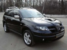Замена лобового стекла на Mitsubishi Outlander в Киеве
