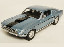Ожидаем в 2010 Ford Mustang GT Cobra Jet 428 в 1:18 от Maisto