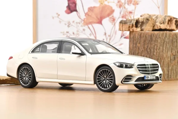 Norev представила белый Mercedes-Benz S-Class AMG-Line 2021 в масштабе 1:18