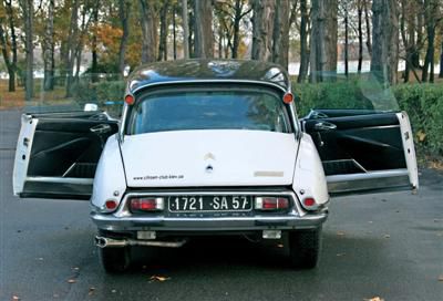 автомобиль CITROEN DS